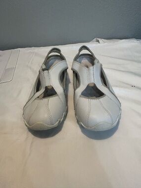 Skechers. Mary Jane Style Slip Ons Size 7.5